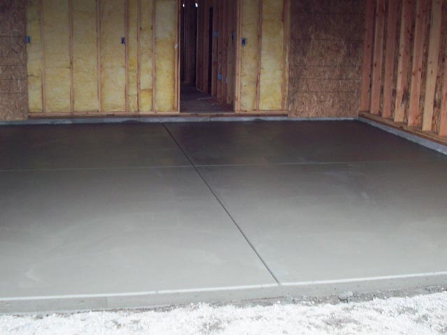 Процесс заливки пола бетоном