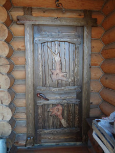 Оригинальные деревянные двери для бани