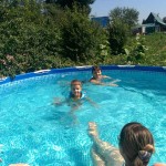 Летом в бассейне