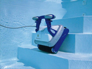 Как чистить бассейн роботом